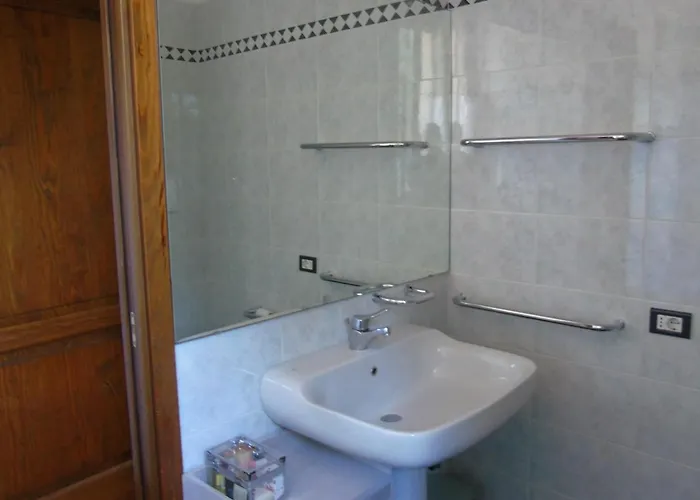 Cascina Cavalli Astino 度假居